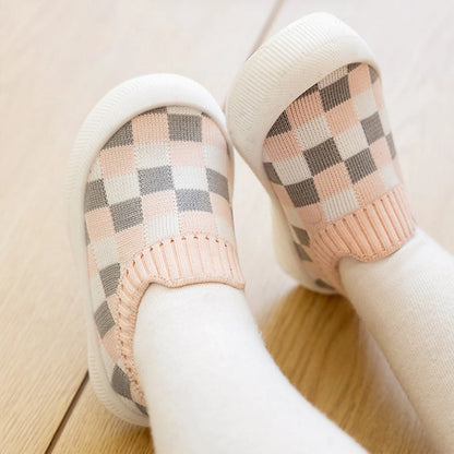 Easy slip-on checkered knit baby walking shoes for toddlers
