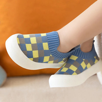 Easy slip-on checkered knit baby walking shoes for toddlers